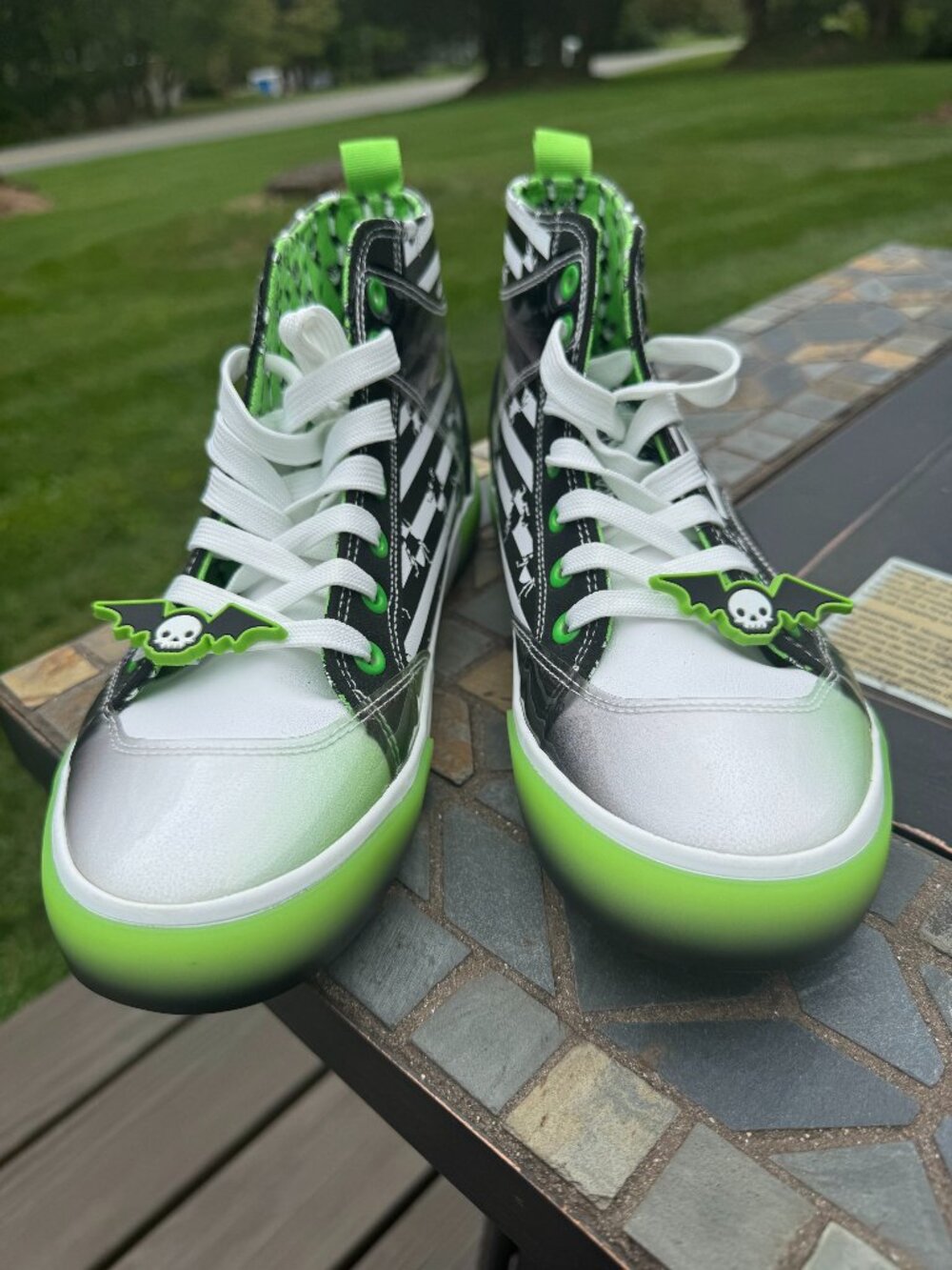 Beetlejuice Ground Up High Top Sneakers Size 8.5 Black Green Halloween